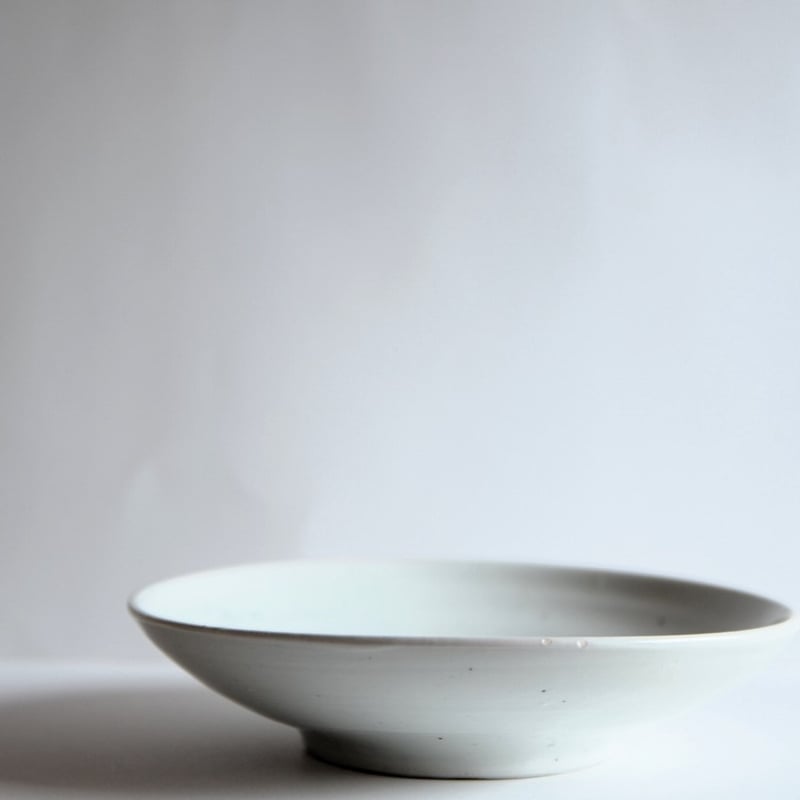 境知子 境 知子さん 白磁 6.5浅鉢 | ろばの家
