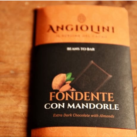 ANGIOLINI　ダーク・アーモンドクランチ入り(62％)