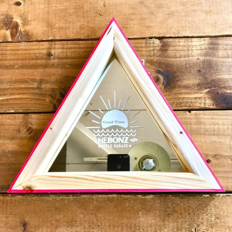Triangle mirror (color)
