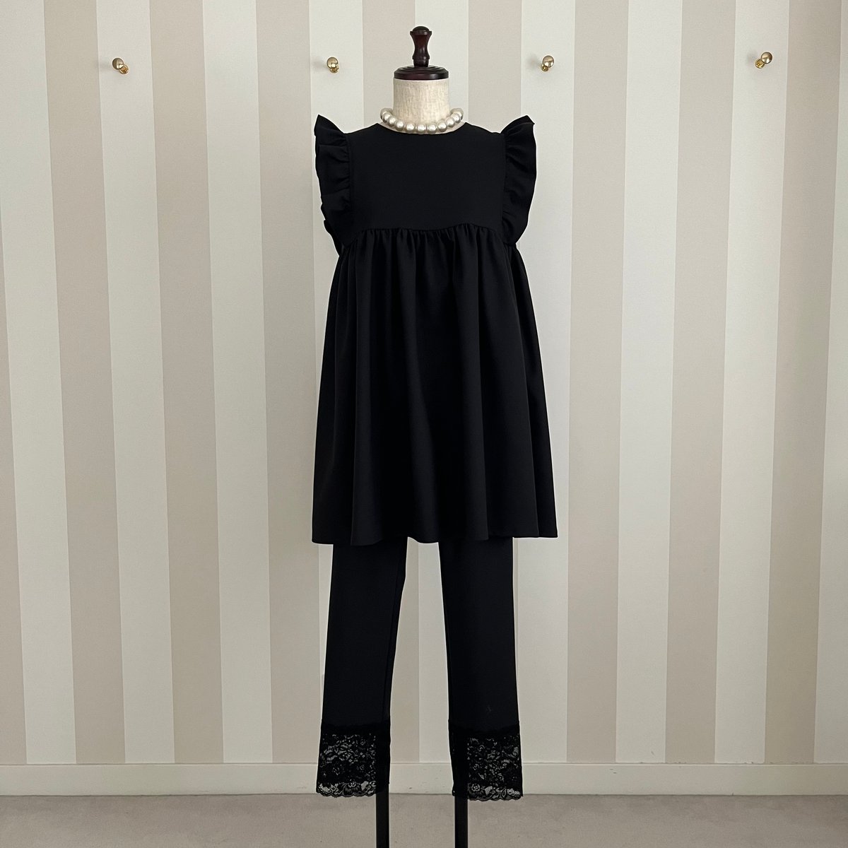 5-109 黒 肩フリルチュニック M | capriciousmie