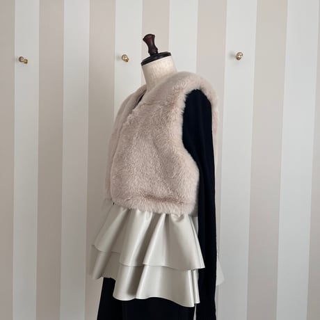 10-026   ベージュ　ファーフリルベスト　フリー　セレクト商品