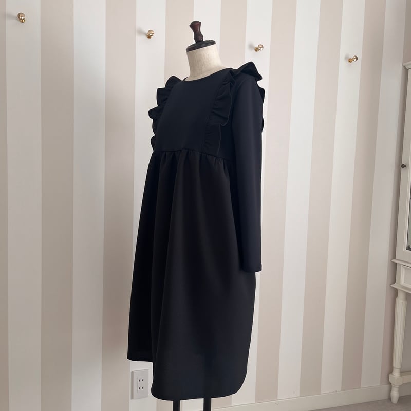 12-041 黒 長袖肩フリルワンピース M | capriciousmie