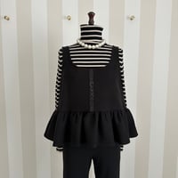 11-184     黒ウール風　スパンフリルベスト　ＭＬ