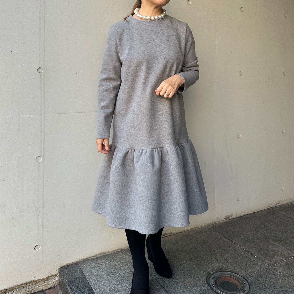1-040 グレーウール風 フリルワンピース L | capriciousmie