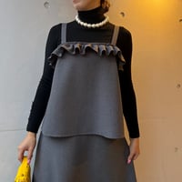 10-100      グレー　胸フリルベスト　フリー