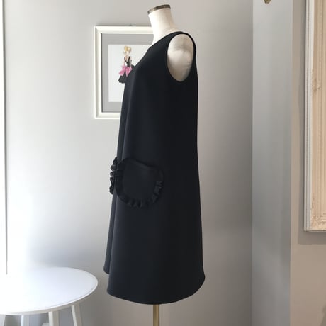12-272  黒ボンディング　フリルポケットワンピース　Ｍ
