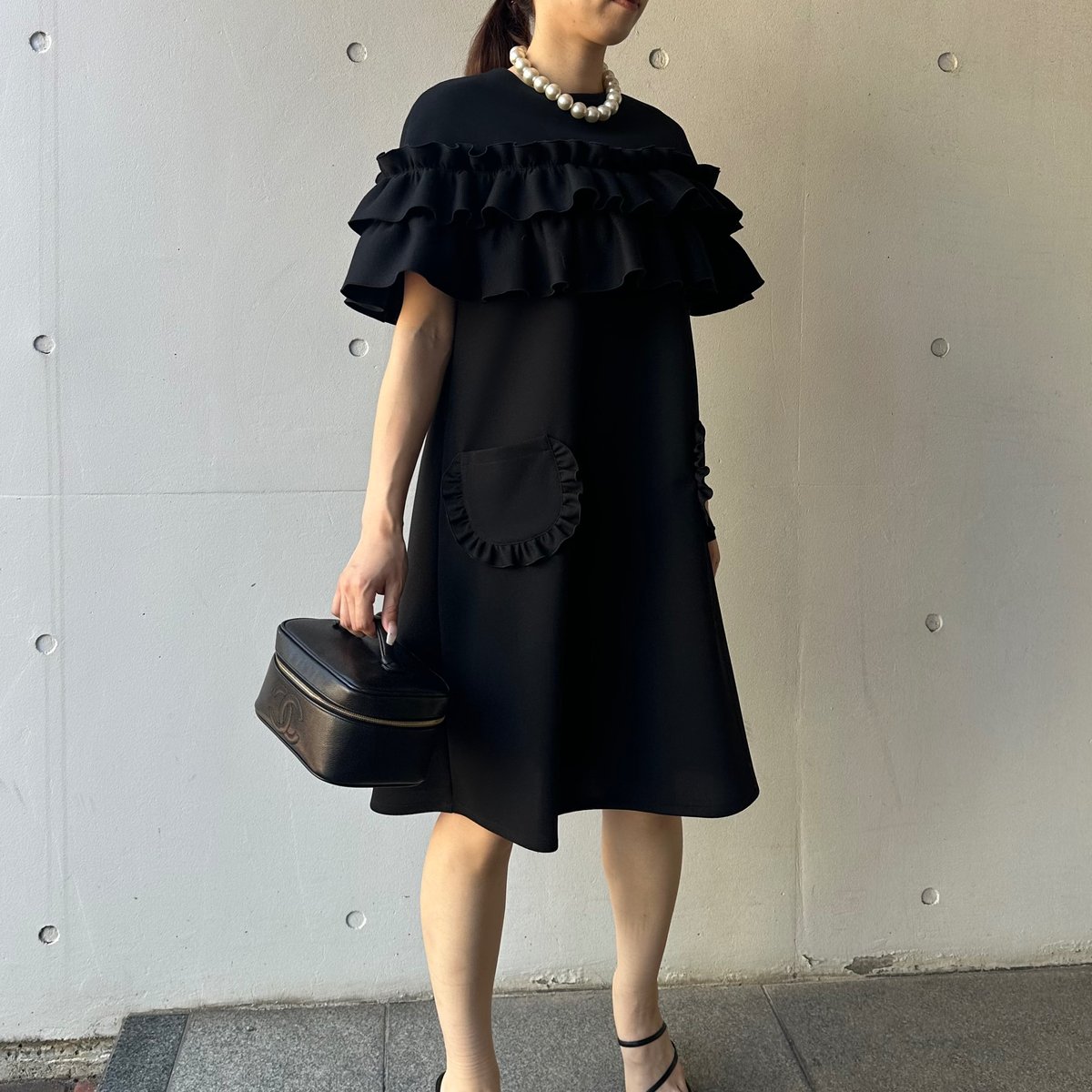 6-113 黒 Wフリルケープ フリー（L） | capriciousmie