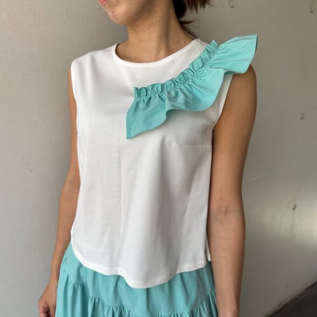 6-160    白×ティファニーブルー　肩フリルトップス　Ｌ