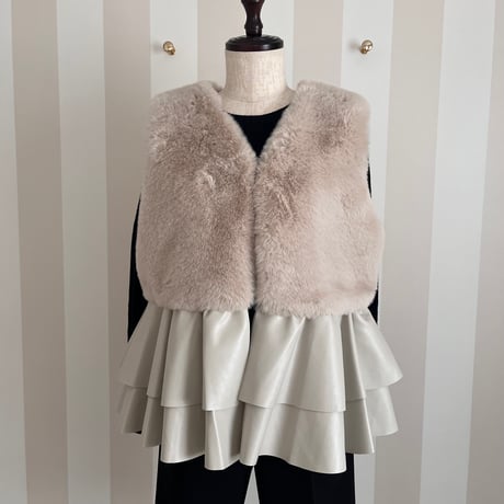 10-026   ベージュ　ファーフリルベスト　フリー　セレクト商品