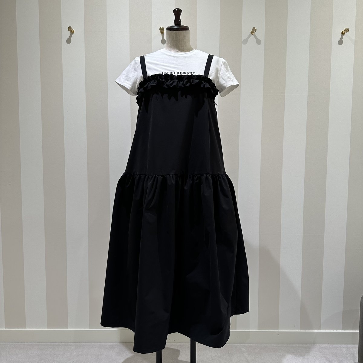 2-218 黒 胸フリル キャミワンピース フリー（L） | capriciousmie