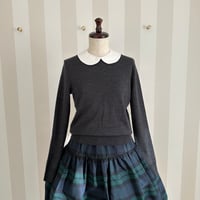 11-209   グレーウール　白襟セーター　Ｍ