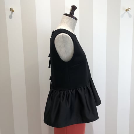 9-142    黒ペプラムトップス  バックリボン　Ｍ