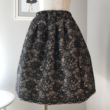 12-254  ベージュ×黒レースボンディング　タックスカート　フリー（Ｌ）