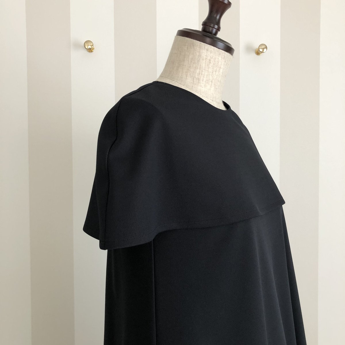 7-322 黒 ケープ衿 フリー | capriciousmie