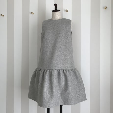 12-049  ライトグレーウール調　フリルワンピース　Ｌ