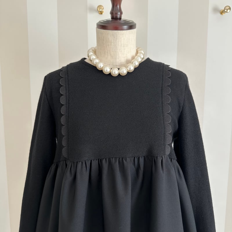 12-070 黒 長袖フロントスカラップワンピース M | capriciousmie