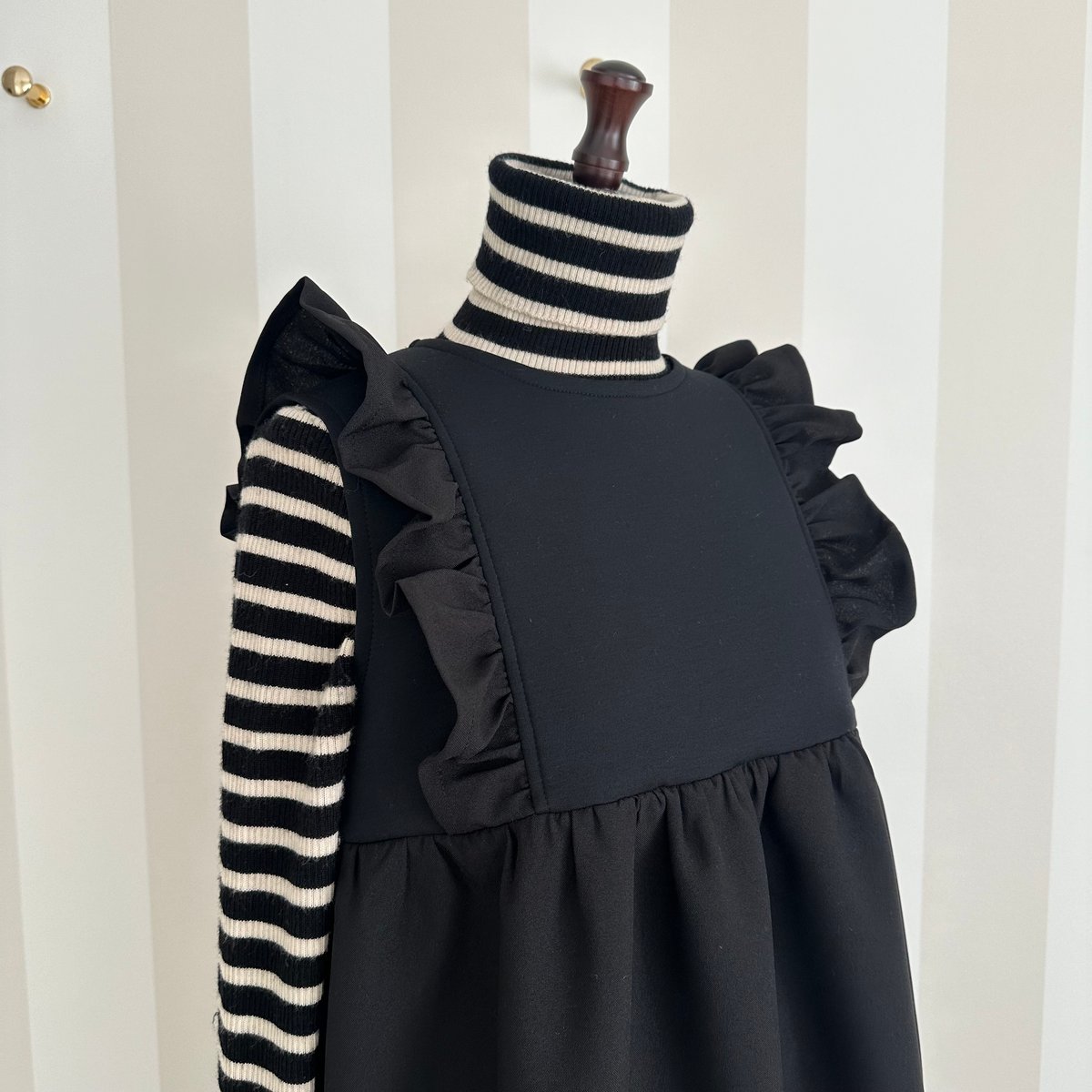 1-024 黒 肩フリルワンピース M | capriciousmie