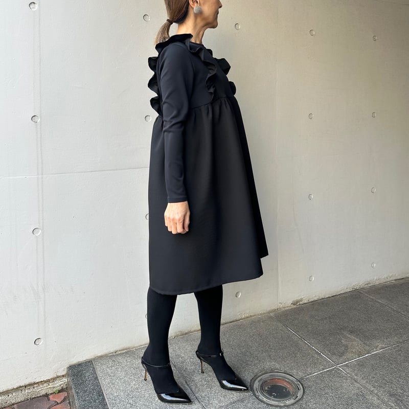 12-086 黒 長袖肩フリルワンピース 短め M | capriciousmie