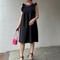 6-109    黒　肩フリルワンピース　ＸＬ