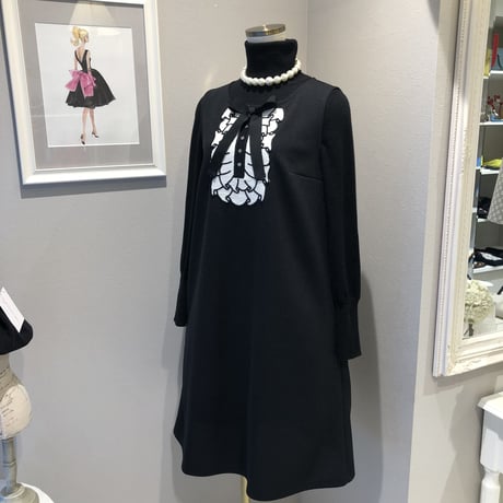 11-076  黒　モチーフワンピース　ML