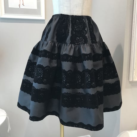 11-241  黒フロッキーレース　ミーモスカートフリー(Ｍ)