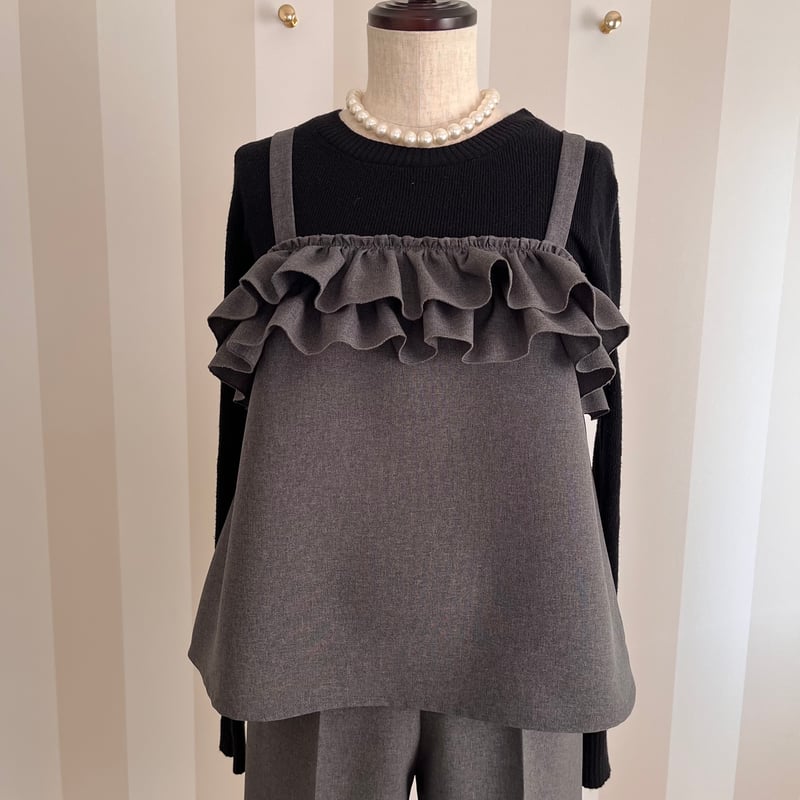 ★yu15★美品　moripon 肩フリルベスト　グレー ☆yu15☆美品 moripon 肩フリルベスト グレー 10-033 グレー W胸フリル