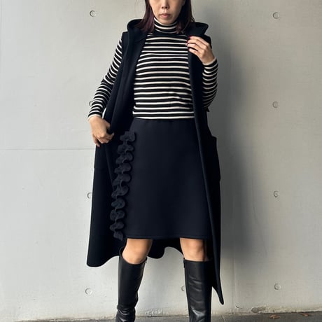 11-124    黒ウール　サイドフリルスカート　ファスナー　フリー(Ｍ)