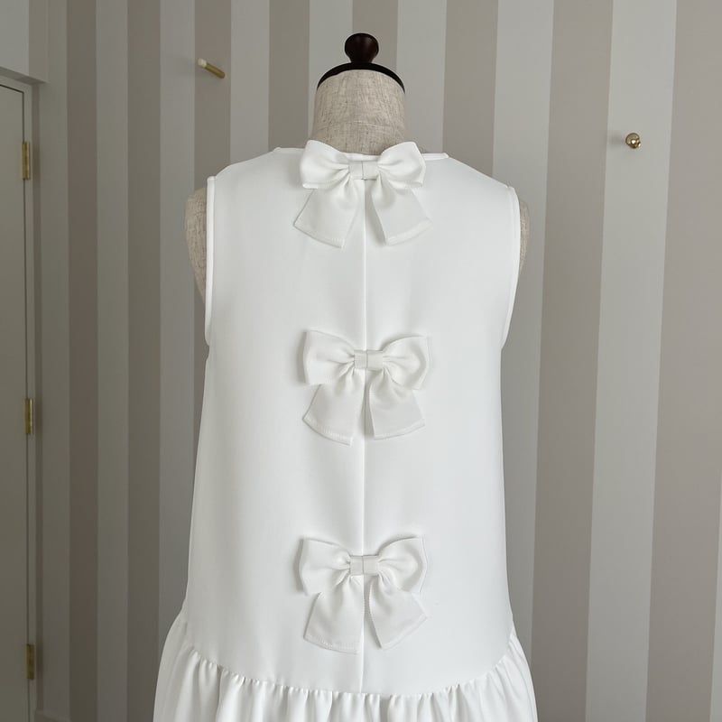 8-090 白×白 バックトリプルリボンワンピース M | capriciousmie
