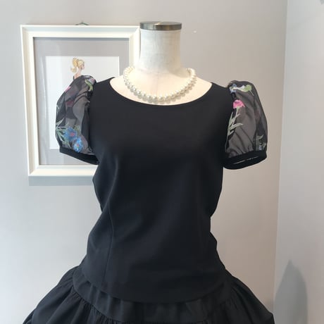 1−260 黒×花柄チュール袖　Chouトップス　Ｍ