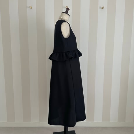 5-073   黒ハニカム　胸フリルワンピース　ロング　Ｌ