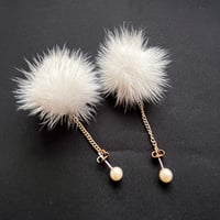 12-090 白　ミンクパールピアス