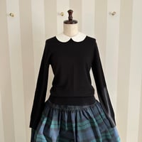 11-210    黒ウール　白襟セーター　Ｍ