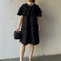 1-095      黒ハニカム　フリルポケットワンピース　ＳＭ