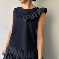 6-158    ネイビー　肩フリルトップス　Ｌ