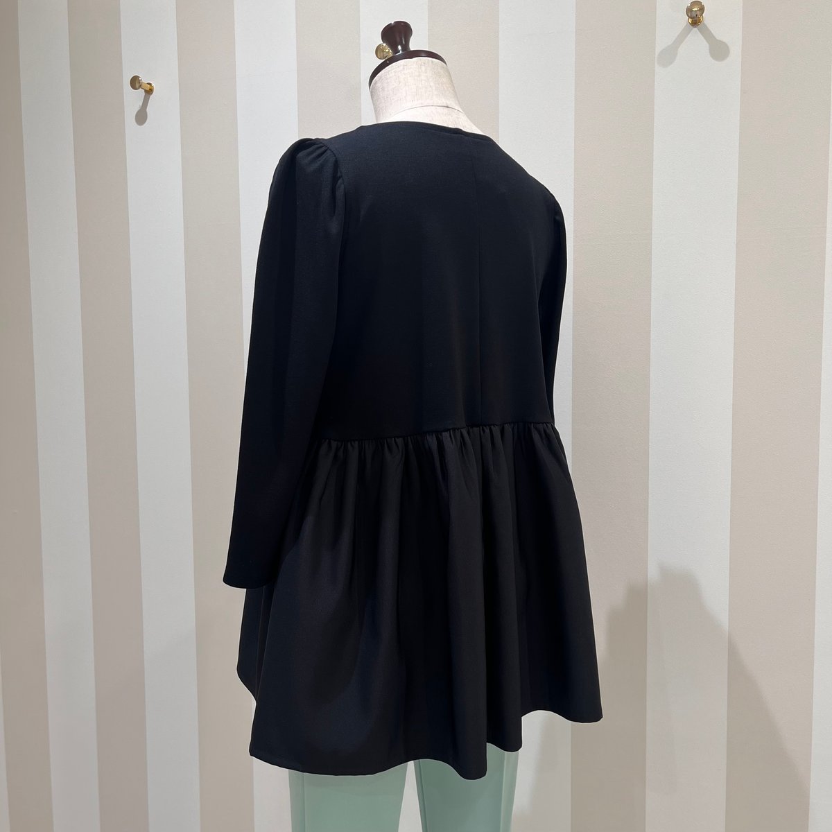 ペプラムトップス黒nagi様 30%OFF☆4-155 黒 七分ペプラムトップス 長め M | capriciousmie