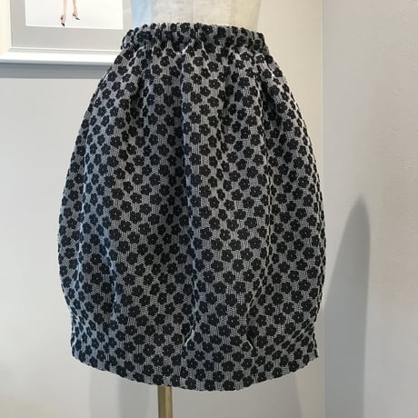 12-337  黒小花　パンプキンスカート　フリーＭ