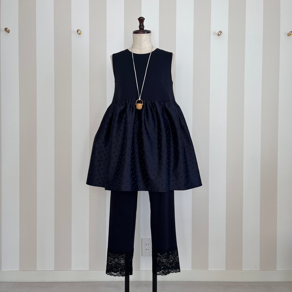 【新品未使用】カプリシャスミー定番 「黒レースレギンス」 フリー(Ｍ) 8-063 ネイビー レースレギンス フリー（L） | capriciousmie