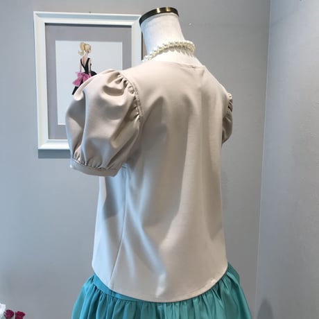 5-304  ベージュ　Chouトップス　BOX タイプ　Ｍ