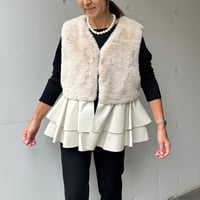 10-026   ベージュ　ファーフリルベスト　フリー　セレクト商品