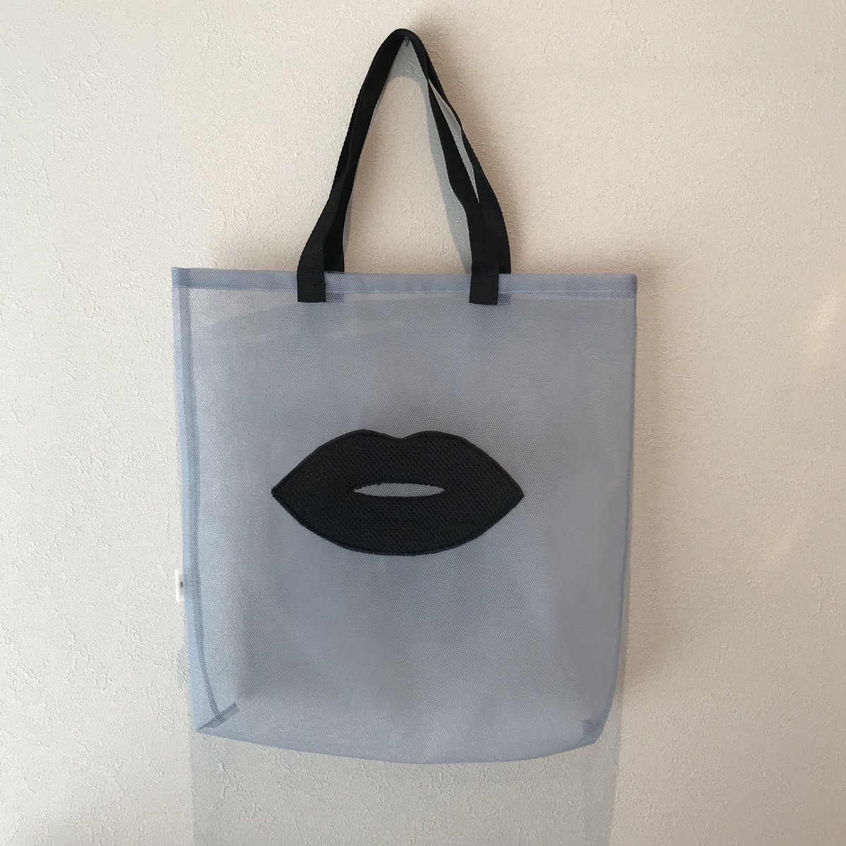 8-055 グレー×黒くちびる メッシュバッグ L | capriciousmie