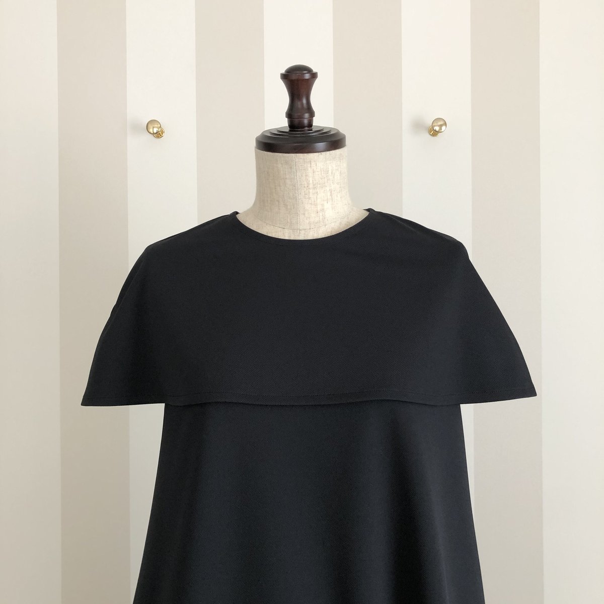 7-322 黒 ケープ衿 フリー | capriciousmie