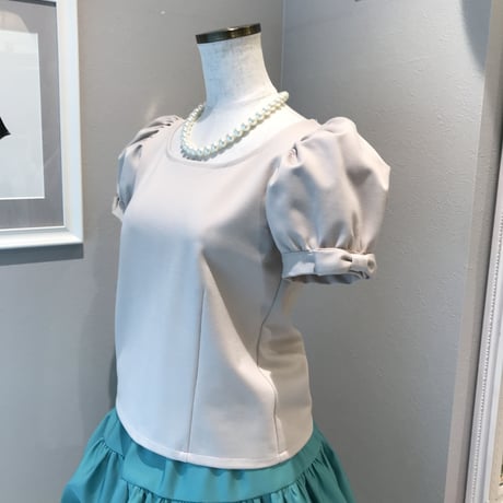 4-203  ベージュ　Chouトップス　FITタイプ　Ｍ