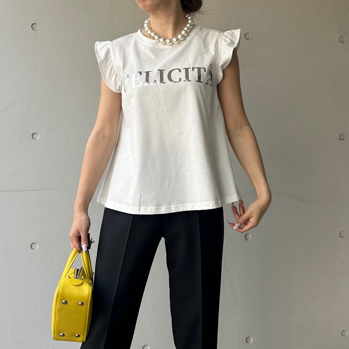 cen. フリル付きホワイト長袖Tシャツ Fサイズ 新品タグ付き 5-004 白×シルバー 袖フリルTシャツ ML セレクト商品 | capricio