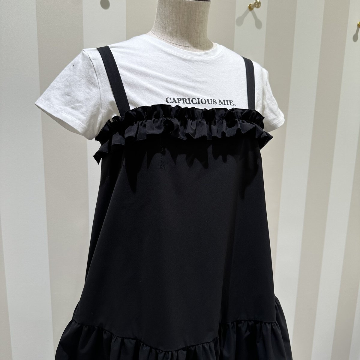 2-217 黒 胸フリル キャミワンピース フリー(M) | capriciousmie