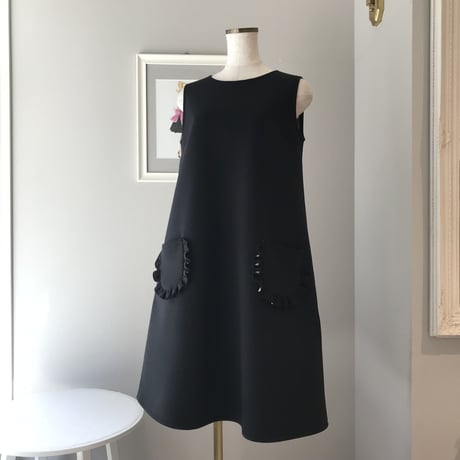 12-272  黒ボンディング　フリルポケットワンピース　Ｍ