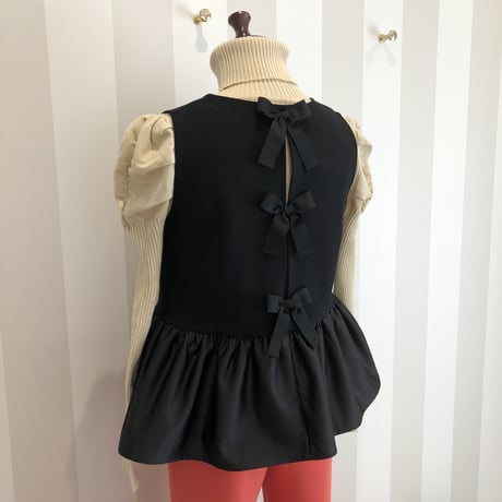 9-142    黒ペプラムトップス  バックリボン　Ｍ