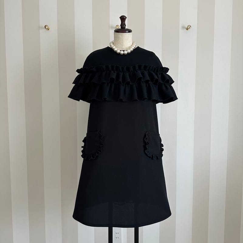 6-113 黒 Wフリルケープ フリー（L） | capriciousmie