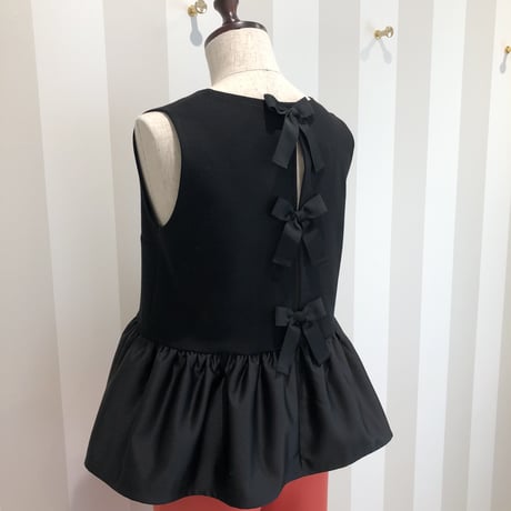 9-142    黒ペプラムトップス  バックリボン　Ｍ
