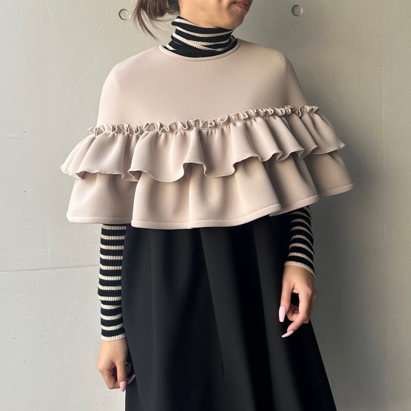 新品カプリシャスミー　CAPRICIOUS MIE. フリルケープ 1-096 ベージュ Wフリルケープ フリー(M) | capriciousmie