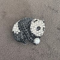 B019 ブローチ　パンダ